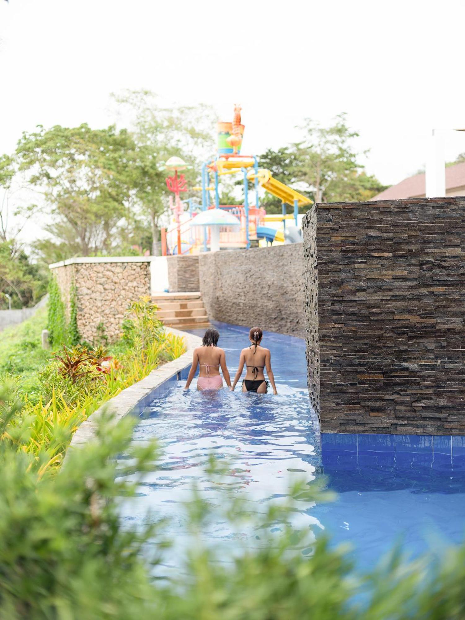 Crusoe Cabins Costa Azalea Samal Exterior foto