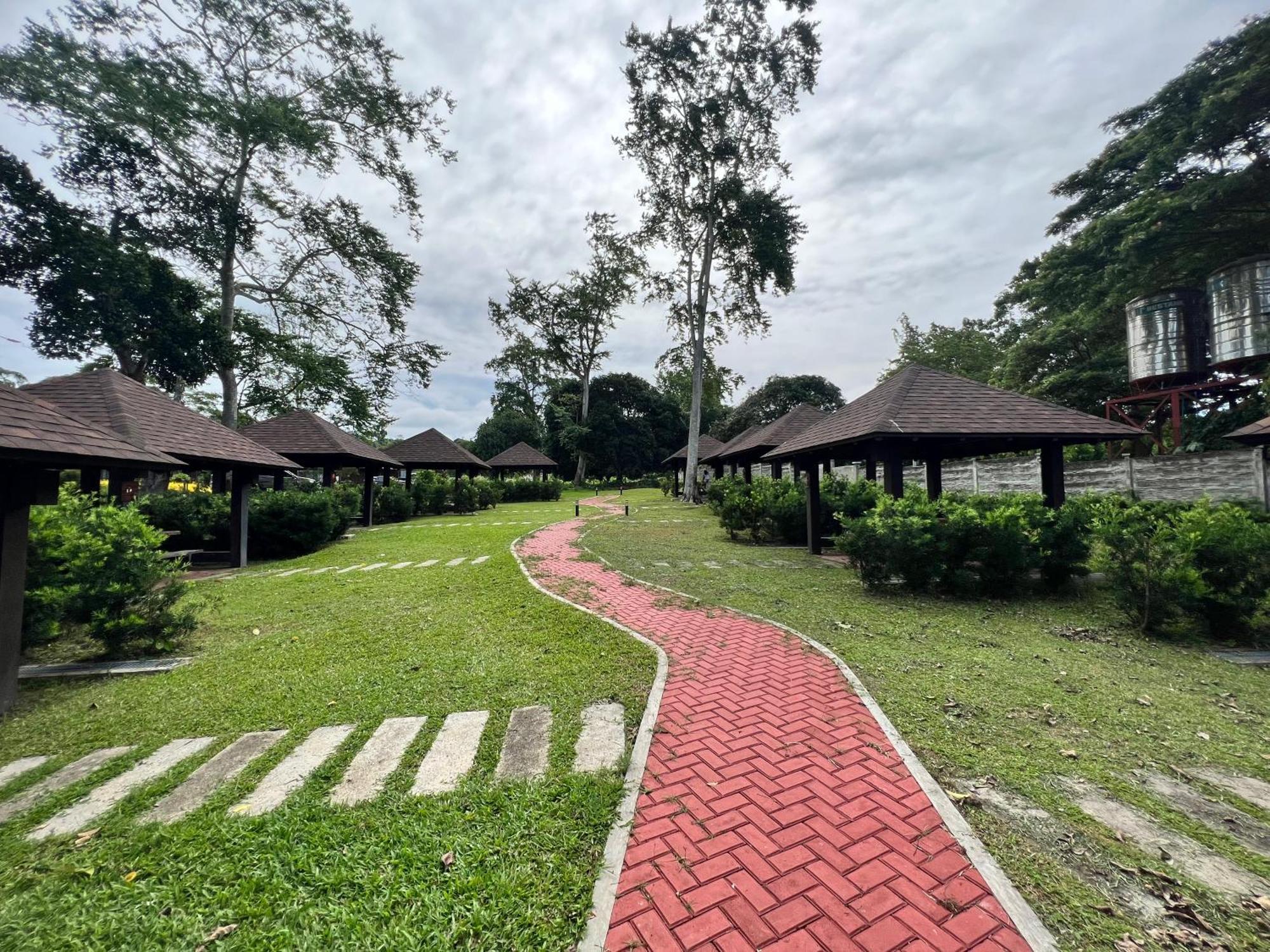 Crusoe Cabins Costa Azalea Samal Exterior foto